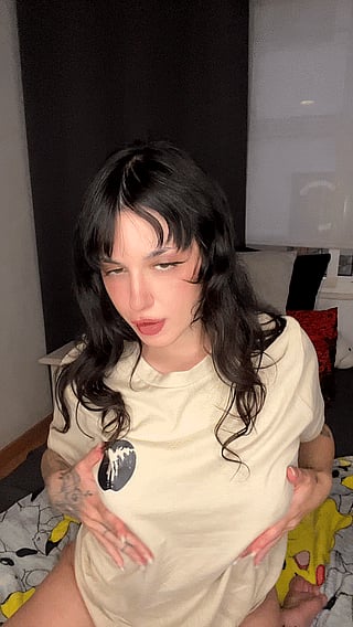 Titty Reveal: Very Beautiful Natural Tits'
