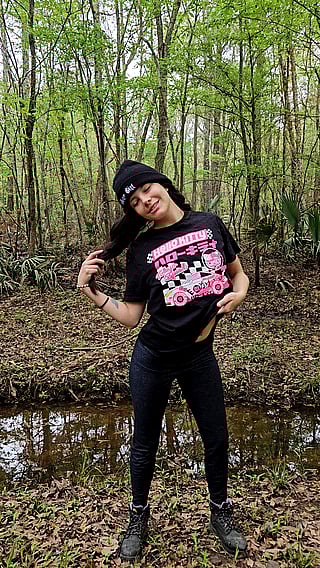 Babe Takes Off Shirt for Yall: Amateur, Natural Tits, Outdoor'