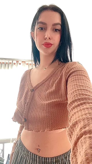 Busty Babe in Pink Blouse Reveals Her Nipples'