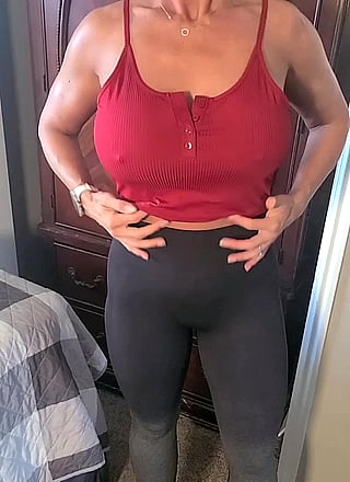 Big Tits MILF Shows Off Her Gym Outfit'
