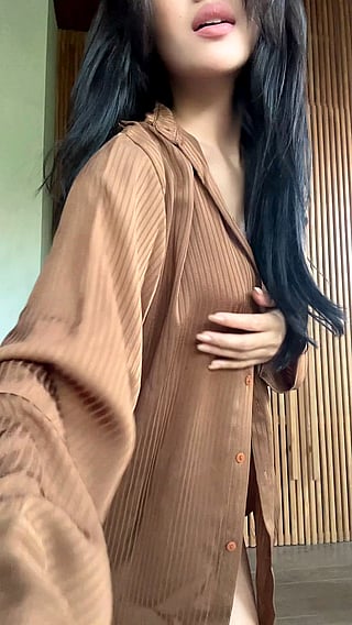 Sizzling Singaporean Boobs Revealed'
