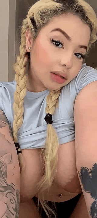 Blondie Gets Stretched and Squeezed'
