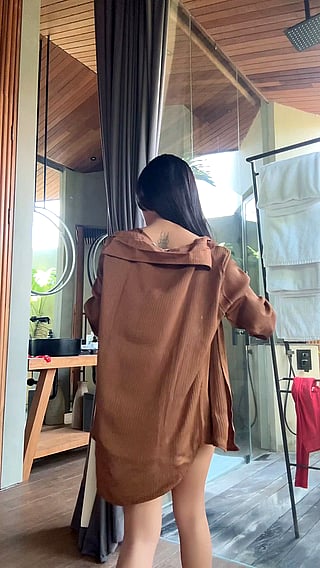 Singaporean Lust: Boobs Revealed'