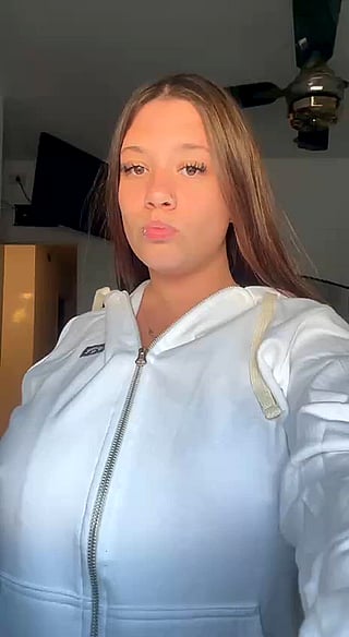 Hot Teen Takes Off Jacket to Show Boobs'