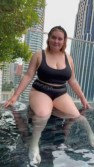 Hot Chick Flashing You By The Hotel Pool'