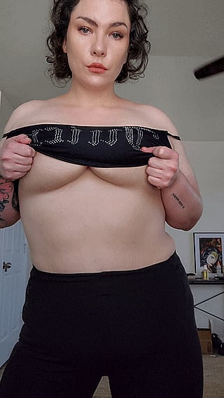 Texas MILF Drops It Low: Titty Drop'