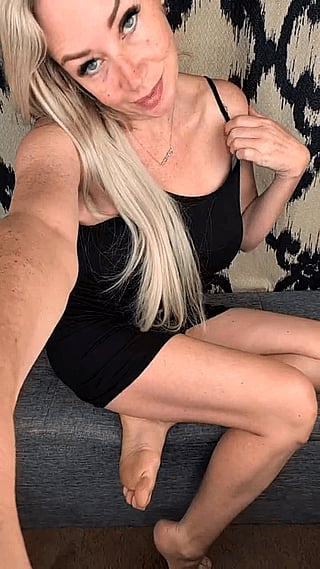 Blonde Babe Reveals Her Perfect Tits for Cuddling'