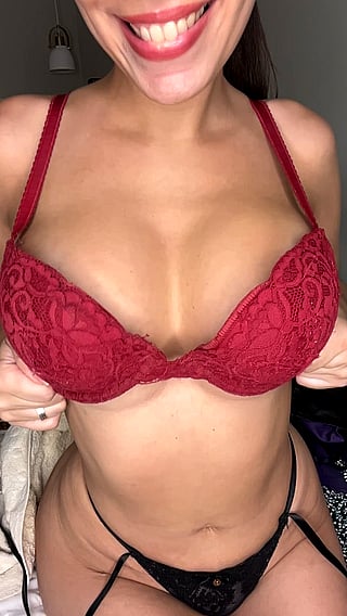 Slow Mo Boobs: 110 kilos of Sculpted Beauty'