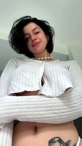Exposed Big Tits Brunette: OnlyFans Model Reveals Her Natural Beauty'