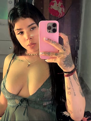 Titty Reveal: Showing Off My Beautiful Bust'