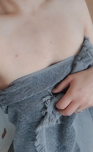 Flash those boobies: Cougar, MILF, Natural Tits, Nipple Piercing, Small Tits'