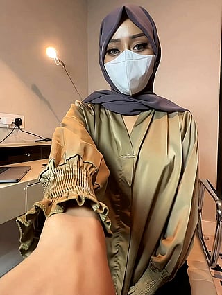 Hijabi Chick Taking a Break: Homemade Hijab Fun'