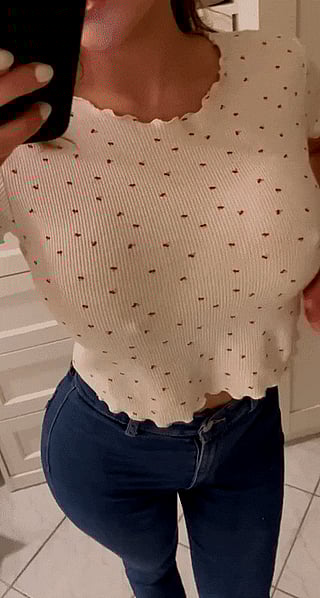 Mom of 1 with DD Cup Enhanced Boobs Shows Off Her Nice Titties'