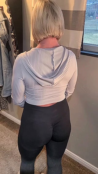 Busted Zipper: Big Tits and Boobs Exposed'