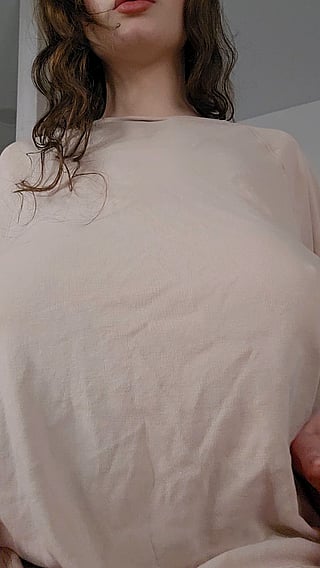 Busty Babe Shows Off Her Boobs'