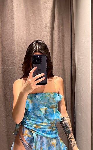Naked Selfie: 'I Look Best When I'm Naked''