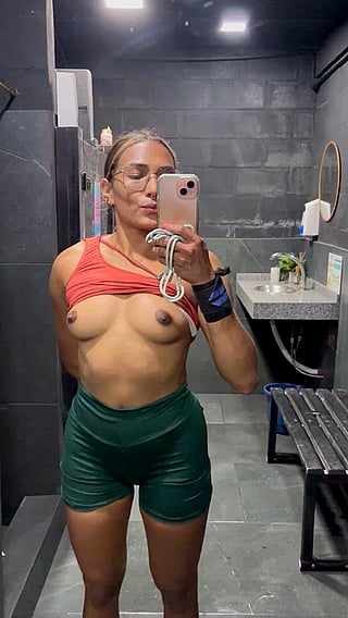 B Cup Natural Petite Sex Show: Tits Ready for a Good Shower'