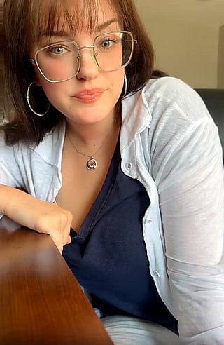 Big Tits Reveal: OnlyFans Model Shows Off Her Assets During Lunch Break'