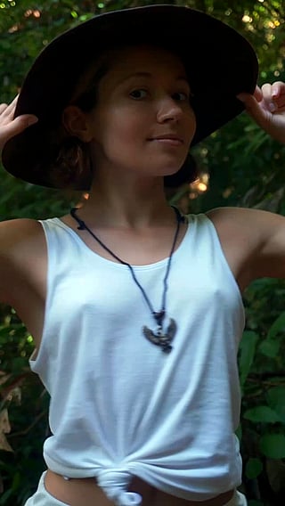 Cute AF Chick with Natural Tits & No Bra'