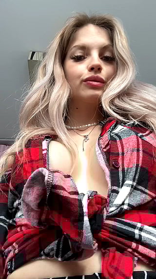 Boobie Babe Shares Her Cute Solo Moment'