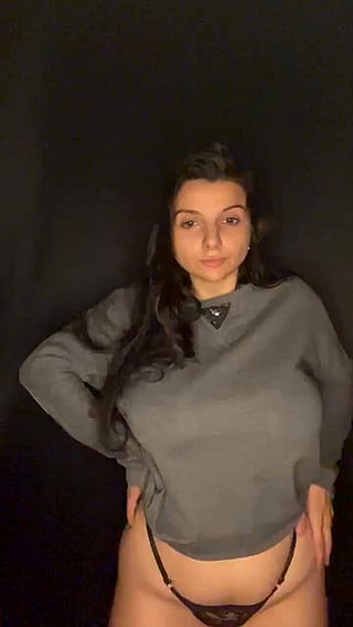 Titty Drop: OnlyFans Babe Shows Off Her Amateur Skills'