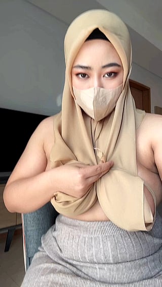 Big Tits Drop Challenge: Hijab Edition'