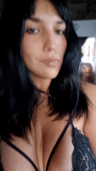 Revealing Big Tits: 'I Walk In and Show You Mine, Wyd''