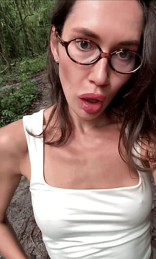 Risky Tits Reveal'