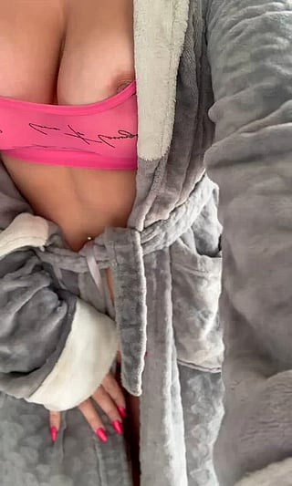 Busty Babe Loves Getting Undressed for Reddit - Big Tits, Boobs, and Bouncing Fun!'