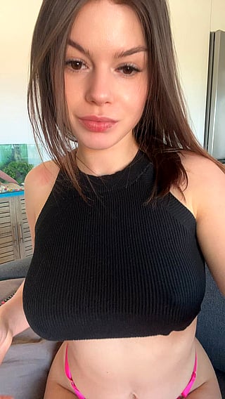 College Chick Reveals Her Huge Tits'