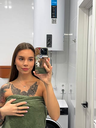 After Shower Reveal: Big Tits and Amateur'