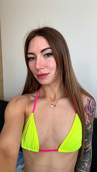 Bikini Reveal: Cute, Homemade, MILF, Reveal, Tits'