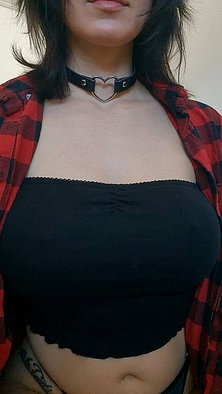 Big Tits Reveal: Juicy Tetas'