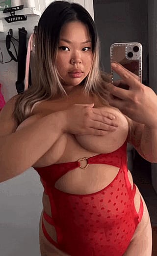 Saggy titty reveal'