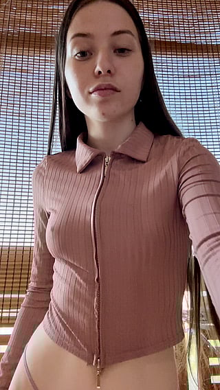 Small Reveal: A Teen Amateur OnlyFans Video'
