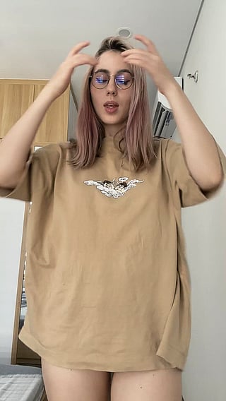Goodbye T-Shirt Reveal: A Boob-Baring Amateur Moment'