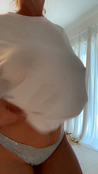Big Tits Flashing: MILF Exposing Her Amazing Breasts'