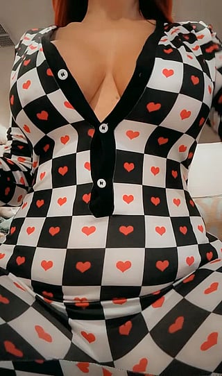 34DDDs Ready for Your Mouth: Big Tits Amateur Video'