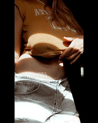 Big Tits Reveal: MILF Shows Off Her Natural Beauty'