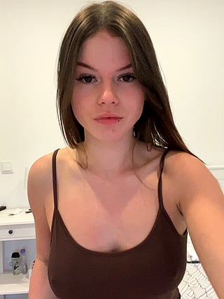 College Chick Exposes Her Big Tits'