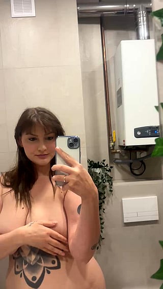 Naked Selfie Night: No One Waiting in the Other Room'