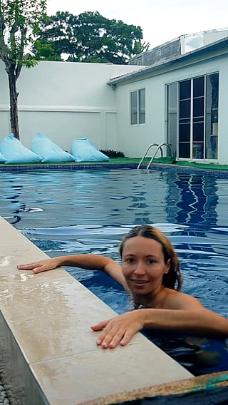 Cute Babe Surfaced Only to Show Her Tits to the Sun'