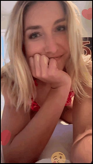 Blonde Babe in Bikini: Toned and 18'
