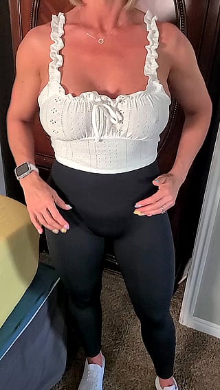 Big Tits MILF Gym Routine: Amateur Boobs and Ass'