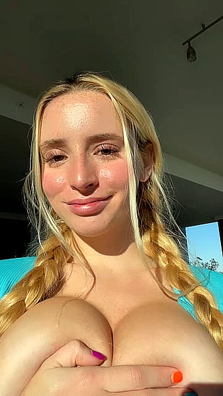 Huge Naturals Revealed: Blonde Teen with Big Tits and Booty'