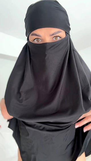 Milf with Big Boobs and Charming Eyes'