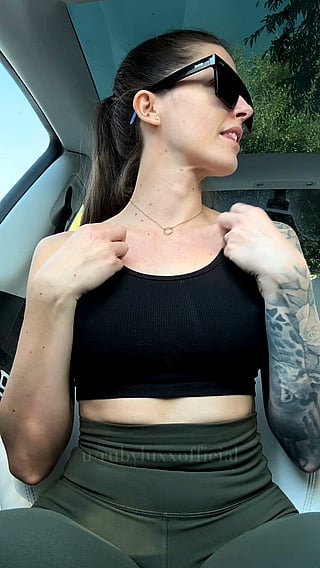 Flashing Tits Everywhere: Big Tits on OnlyFans'