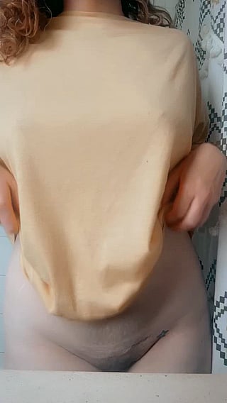 Sexy Mom Exposes Her Boobs'