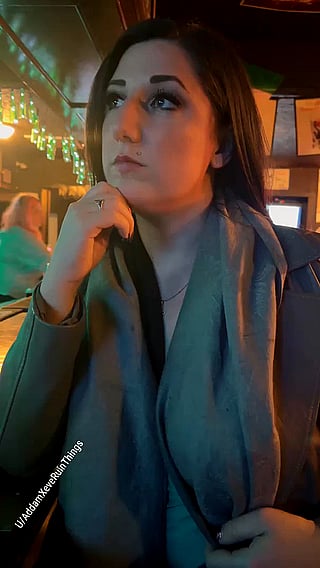 Woman Flashes Breast at Bartender: A Powerful Gesture in Ancient Rome?'