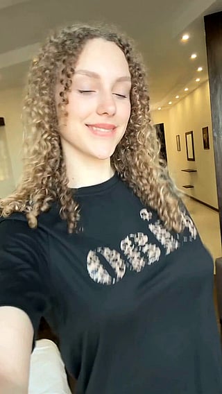 Bouncing Natural Tits Reveal: OnlyFans Teen Exposed'